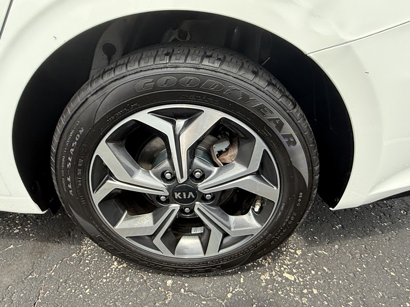 Kia Forte Vehicle Image 06