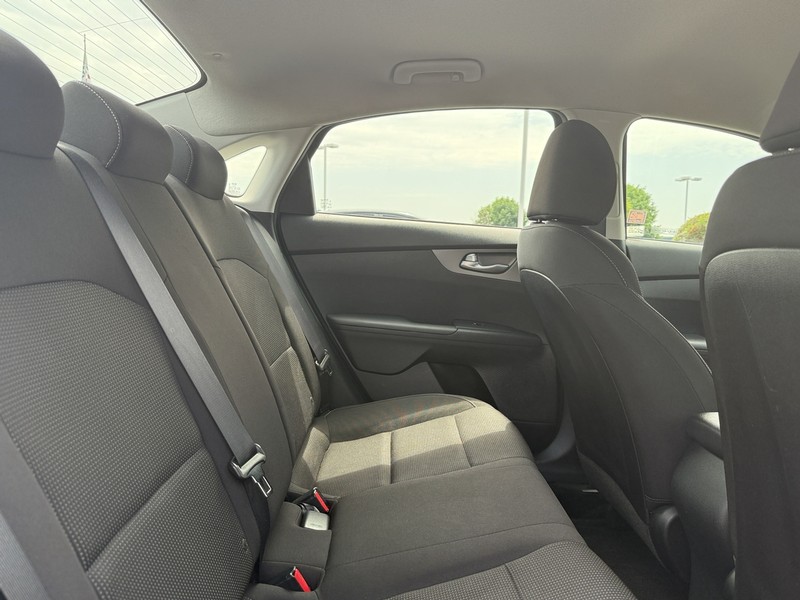 Kia Forte Vehicle Image 09