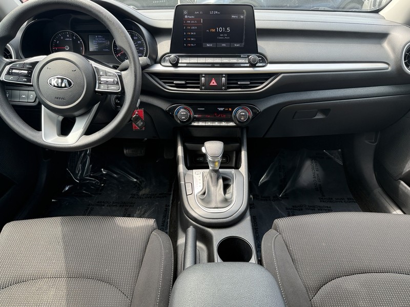 Kia Forte Vehicle Image 10
