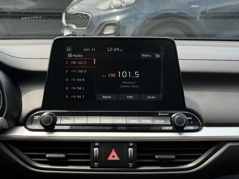 Kia Forte Vehicle Image 11