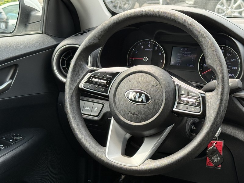 Kia Forte Vehicle Image 13