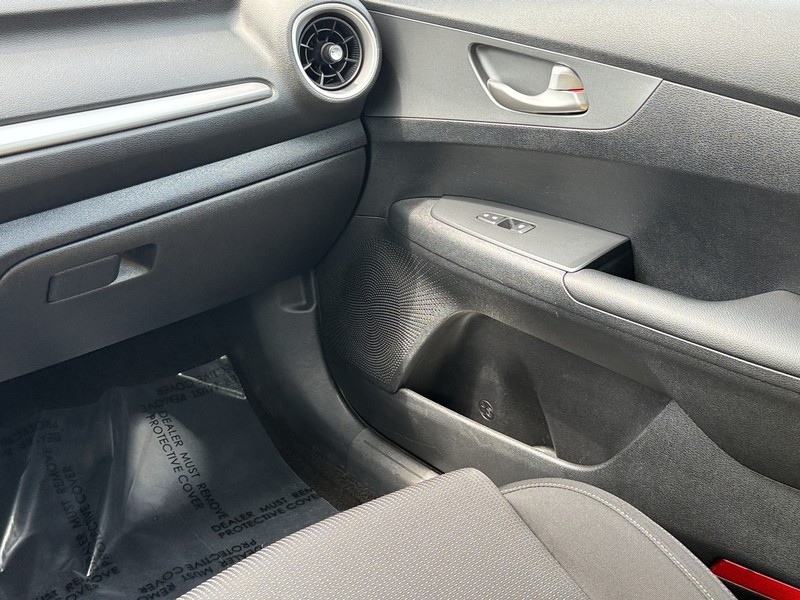 Kia Forte Vehicle Image 14