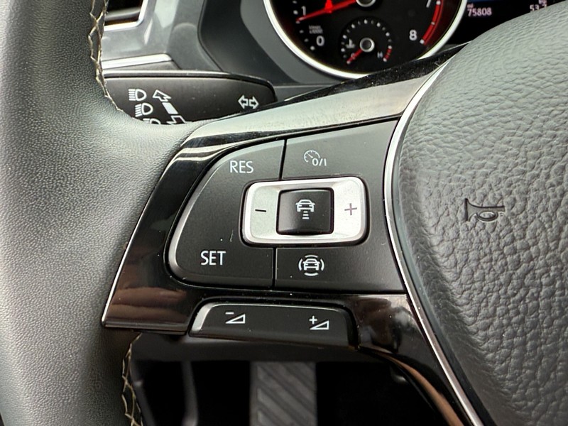 Volkswagen Tiguan Vehicle Image 15
