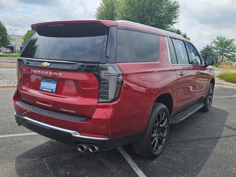 Chevrolet Suburban Vehicle Image 03