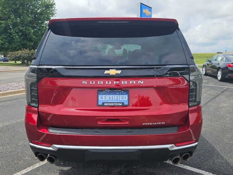 Chevrolet Suburban Vehicle Image 04