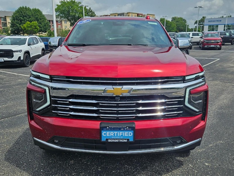 Chevrolet Suburban Vehicle Image 09