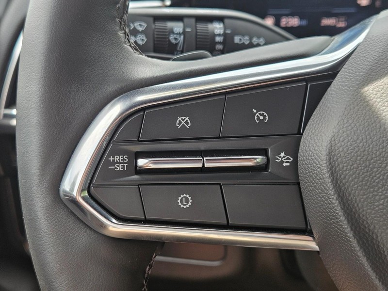 Chevrolet Suburban Vehicle Image 16