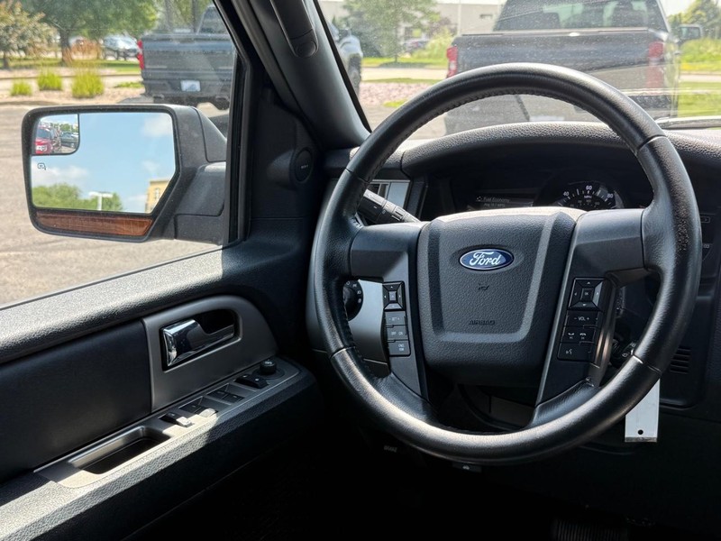 Ford Expedition Vehicle Image 13