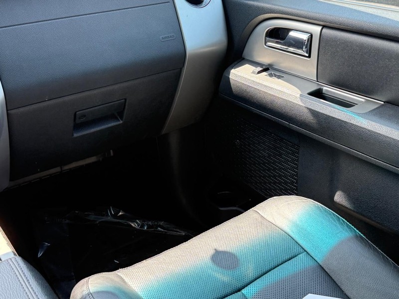 Ford Expedition Vehicle Image 14
