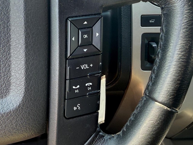 Ford Expedition Vehicle Image 16