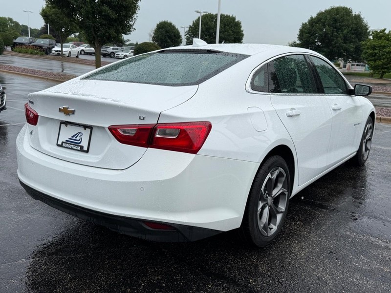 Chevrolet Malibu Vehicle Image 03