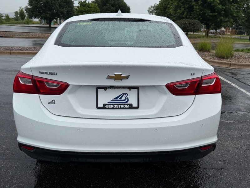 Chevrolet Malibu Vehicle Image 04