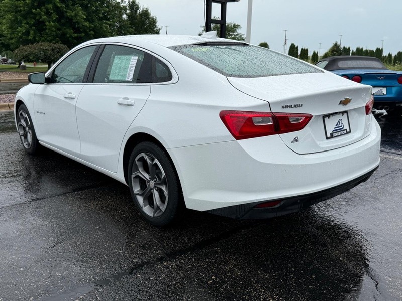 Chevrolet Malibu Vehicle Image 05