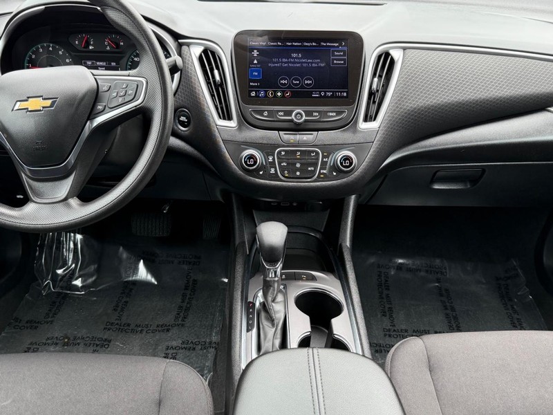 Chevrolet Malibu Vehicle Image 10