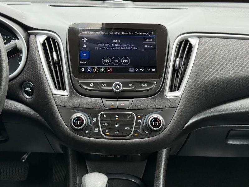 Chevrolet Malibu Vehicle Image 11
