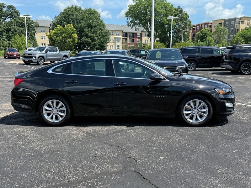 Chevrolet Malibu Vehicle Image 02