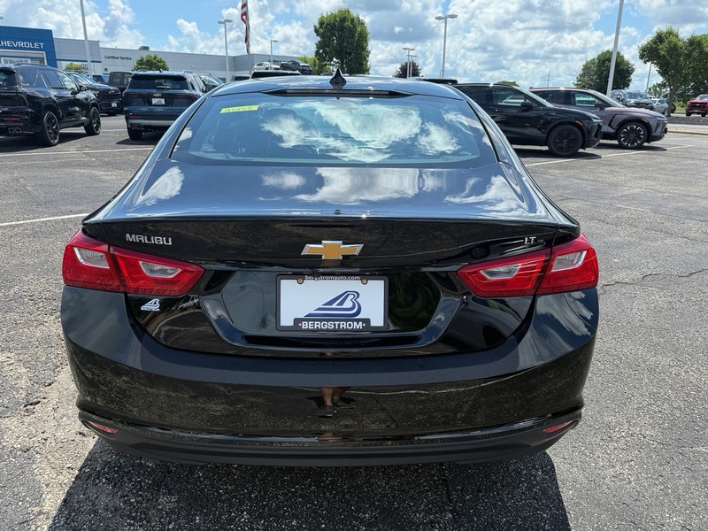 Chevrolet Malibu Vehicle Image 04