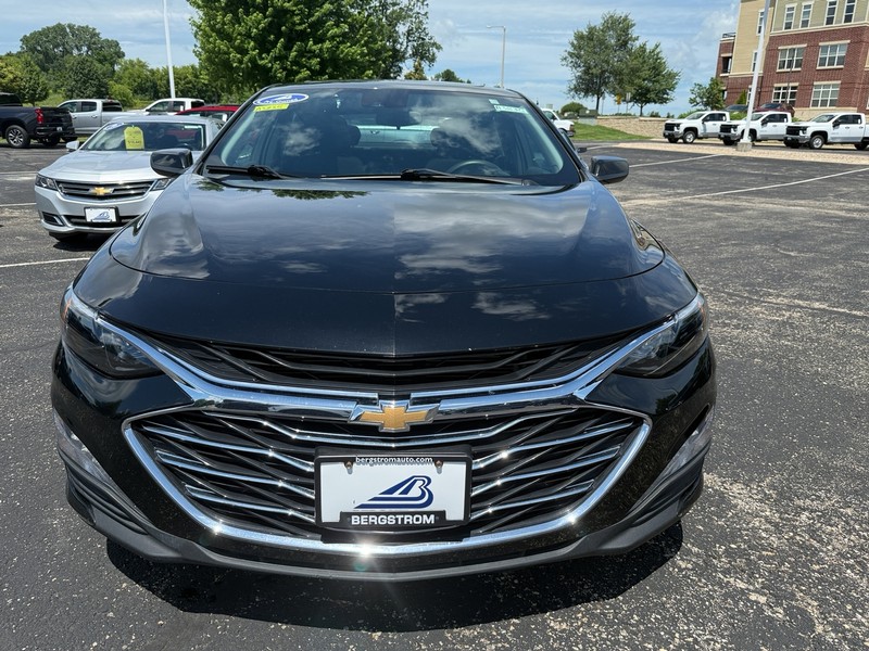 Chevrolet Malibu Vehicle Image 09