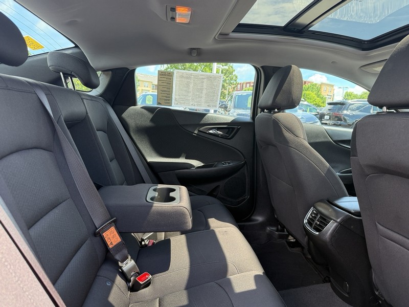 Chevrolet Malibu Vehicle Image 10