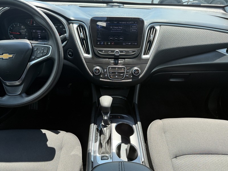 Chevrolet Malibu Vehicle Image 11