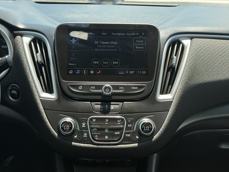 Chevrolet Malibu Vehicle Image 12