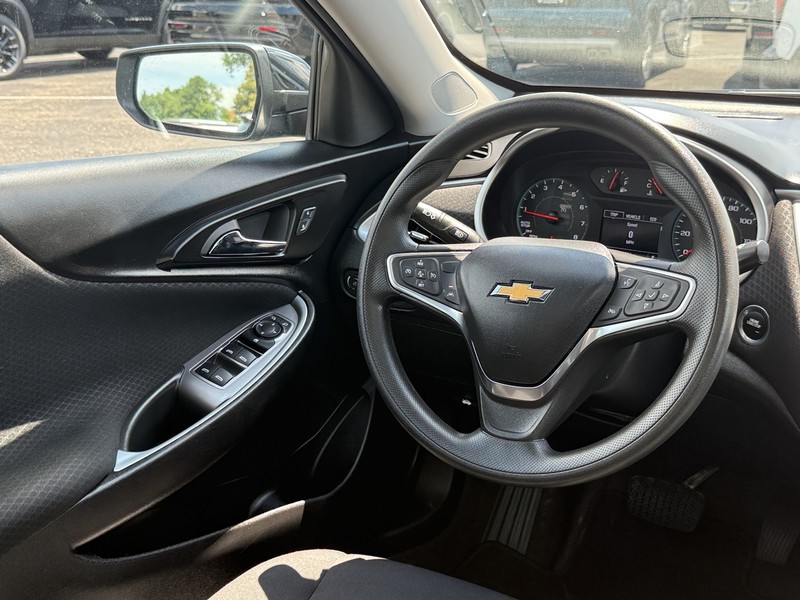Chevrolet Malibu Vehicle Image 14