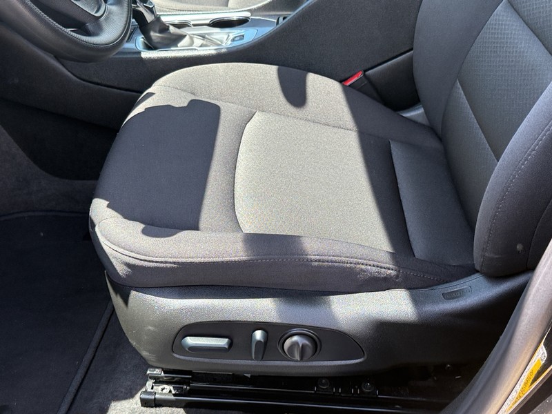 Chevrolet Malibu Vehicle Image 22