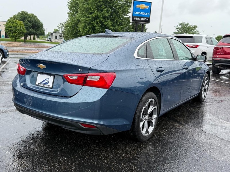 Chevrolet Malibu Vehicle Image 02
