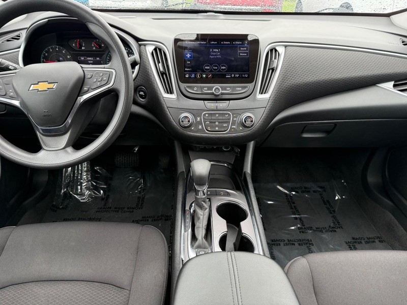 Chevrolet Malibu Vehicle Image 09
