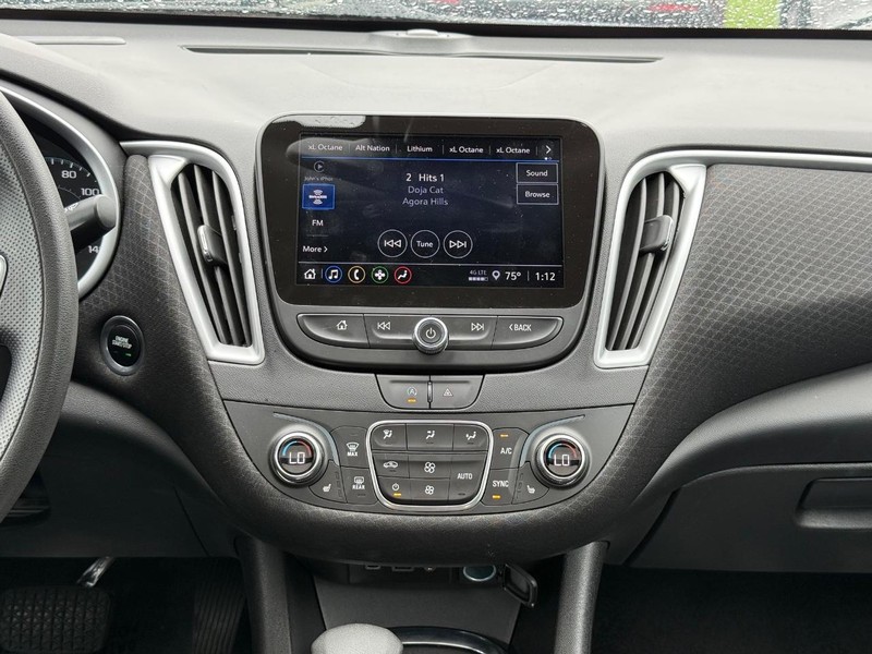 Chevrolet Malibu Vehicle Image 10