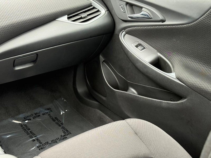 Chevrolet Malibu Vehicle Image 13