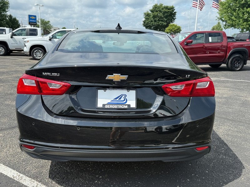 Chevrolet Malibu Vehicle Image 04