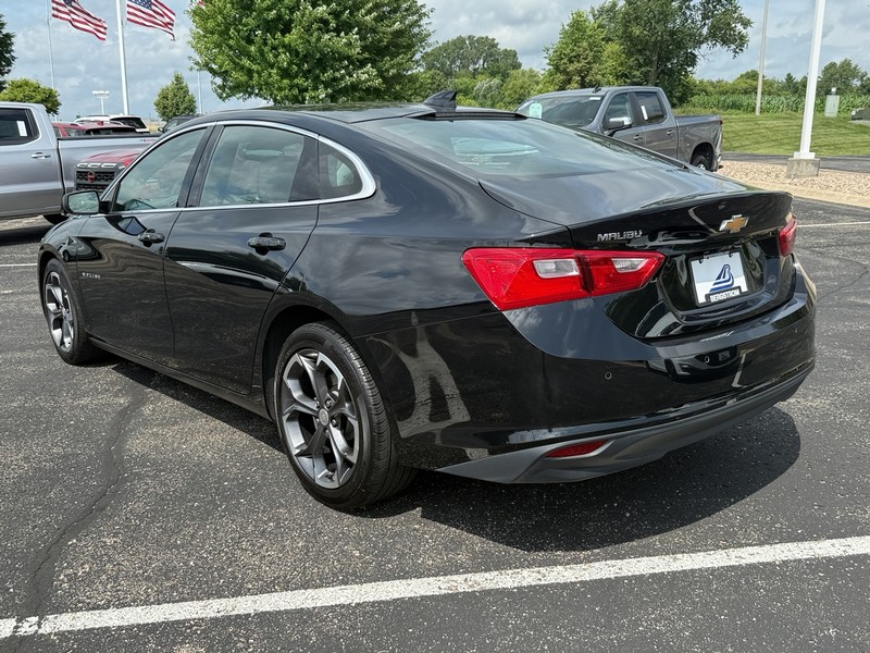 Chevrolet Malibu Vehicle Image 05