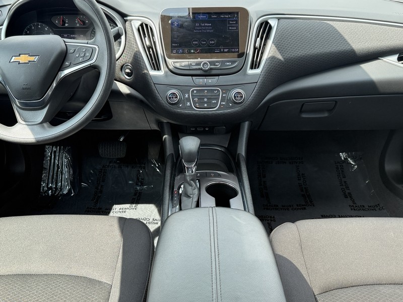Chevrolet Malibu Vehicle Image 10