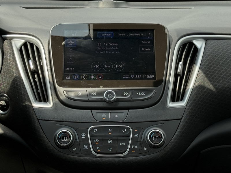 Chevrolet Malibu Vehicle Image 11
