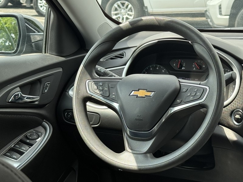 Chevrolet Malibu Vehicle Image 13