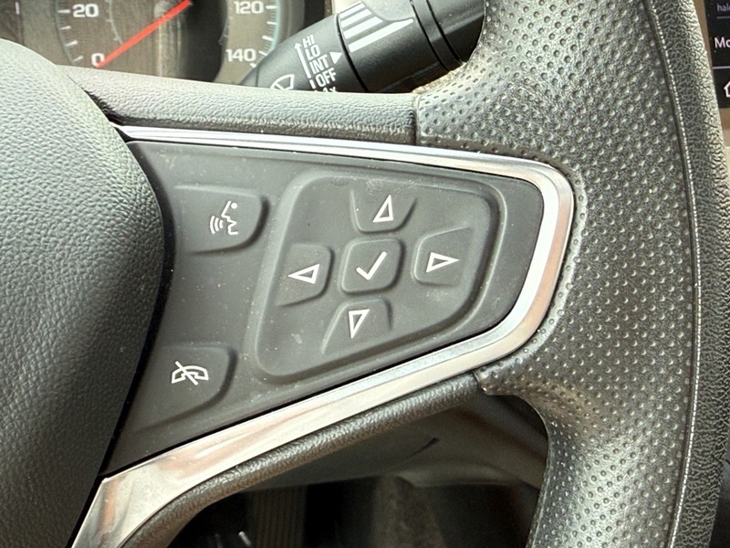 Chevrolet Malibu Vehicle Image 16