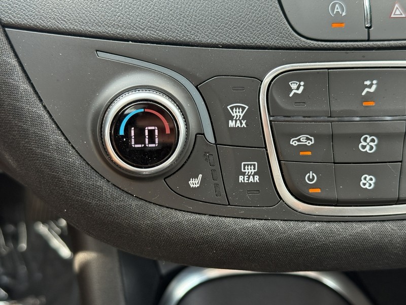 Chevrolet Malibu Vehicle Image 18