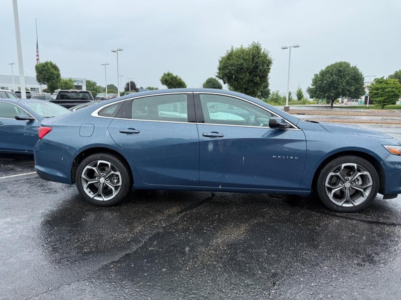 Chevrolet Malibu Vehicle Image 02