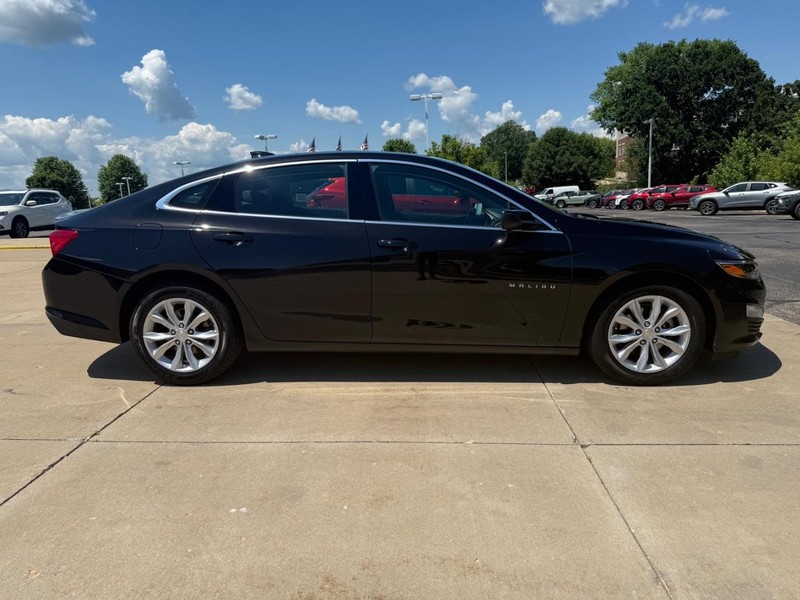 Chevrolet Malibu Vehicle Image 02