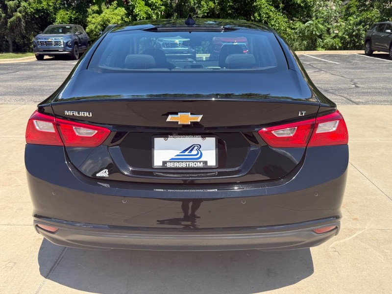 Chevrolet Malibu Vehicle Image 04