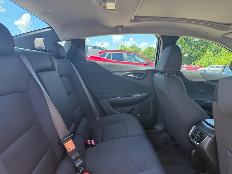Chevrolet Malibu Vehicle Image 10