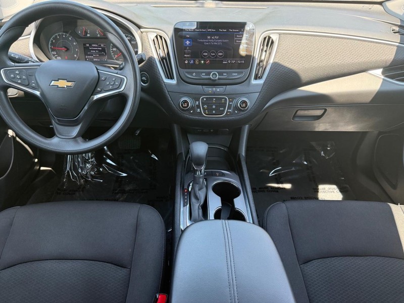 Chevrolet Malibu Vehicle Image 11
