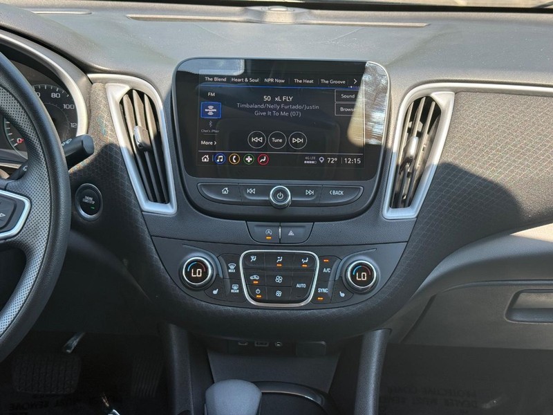 Chevrolet Malibu Vehicle Image 12