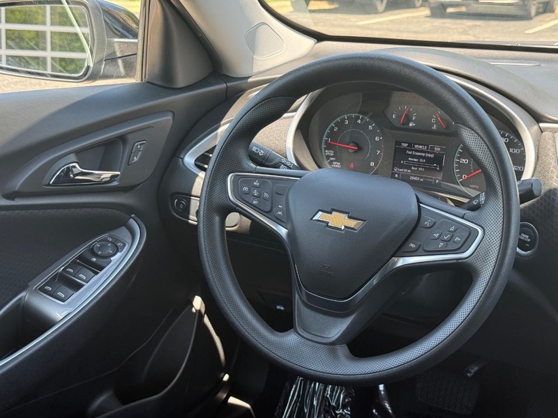 Chevrolet Malibu Vehicle Image 14