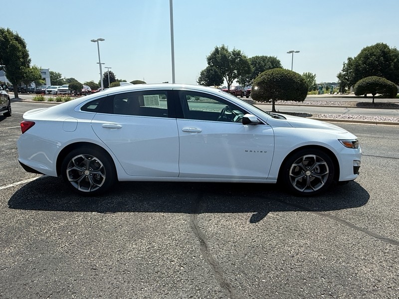 Chevrolet Malibu Vehicle Image 02
