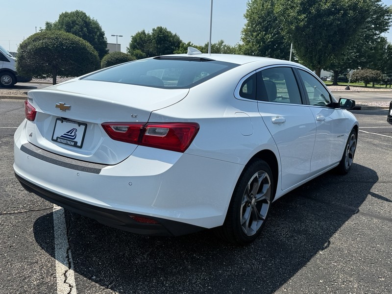 Chevrolet Malibu Vehicle Image 03