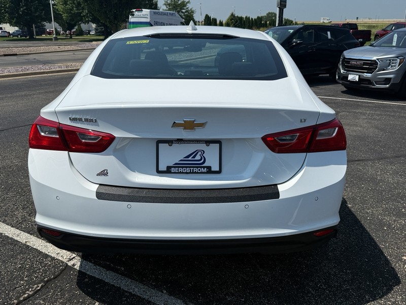 Chevrolet Malibu Vehicle Image 04