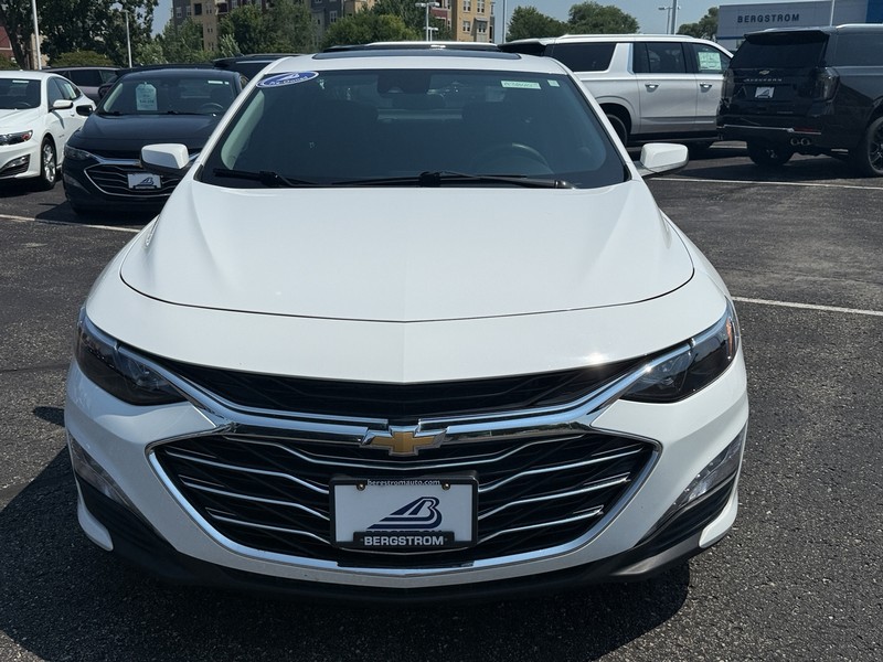 Chevrolet Malibu Vehicle Image 08