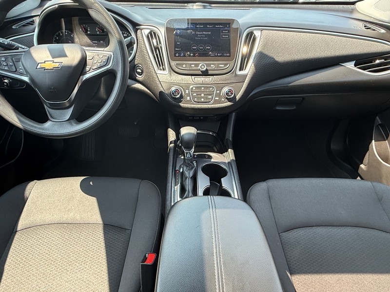 Chevrolet Malibu Vehicle Image 10